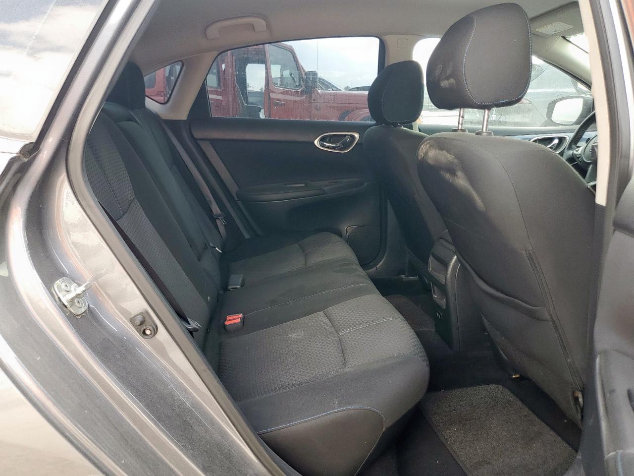 Nissan Sentra S Image 8