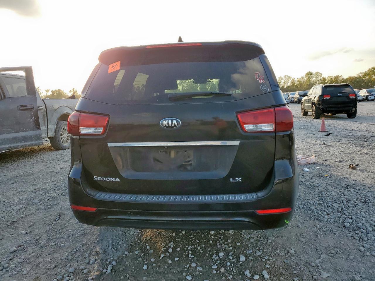 Kia Sedona Lx Image 8