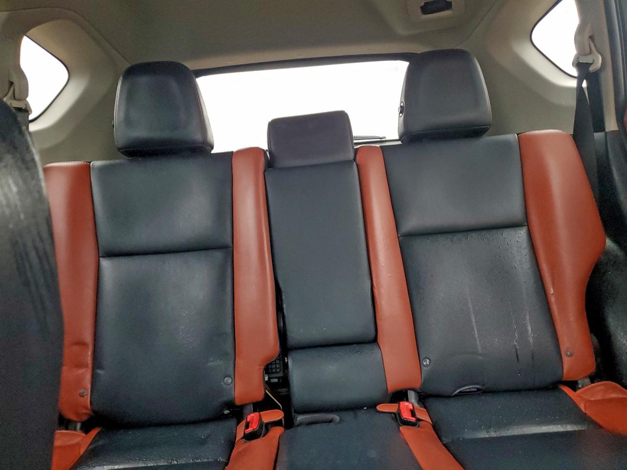 Toyota RAV4 Limited Image 3