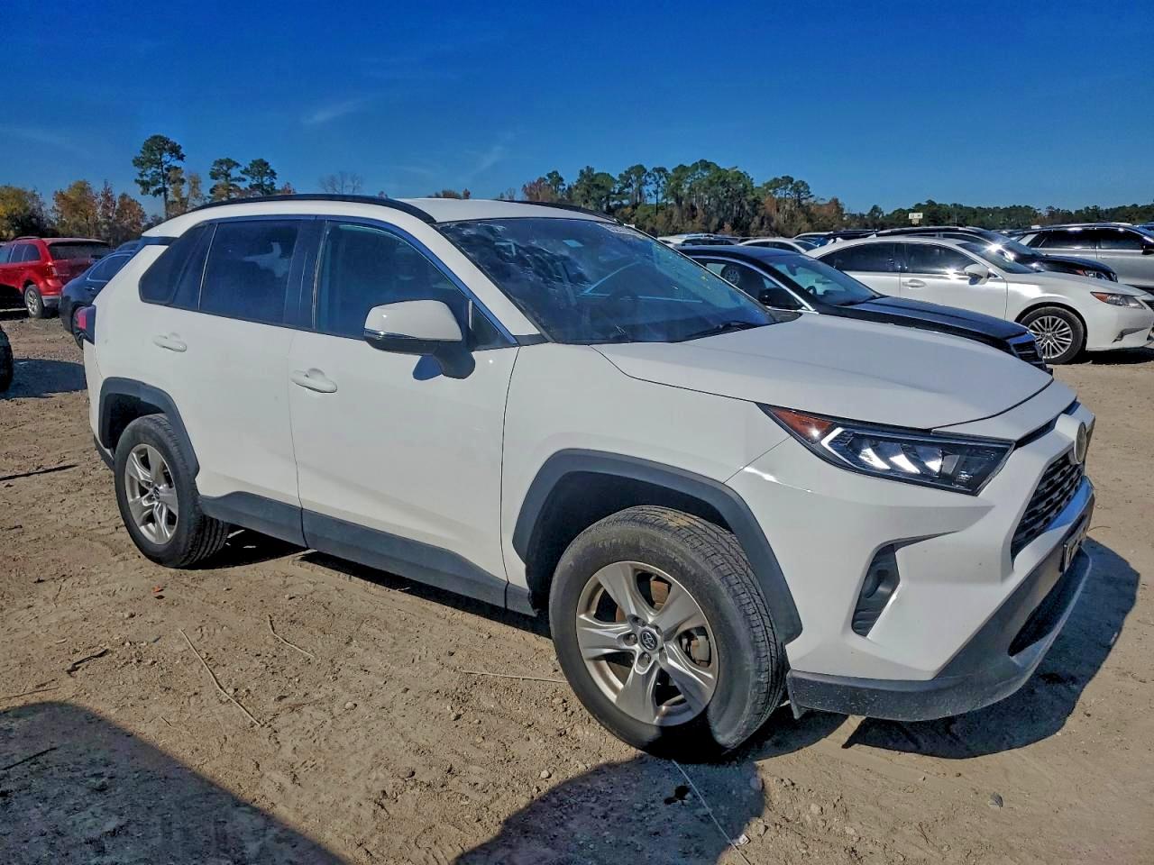 Toyota RAV4 Xle Image 11