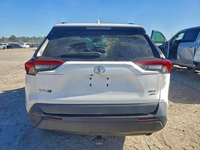 Toyota RAV4 Xle Image 5