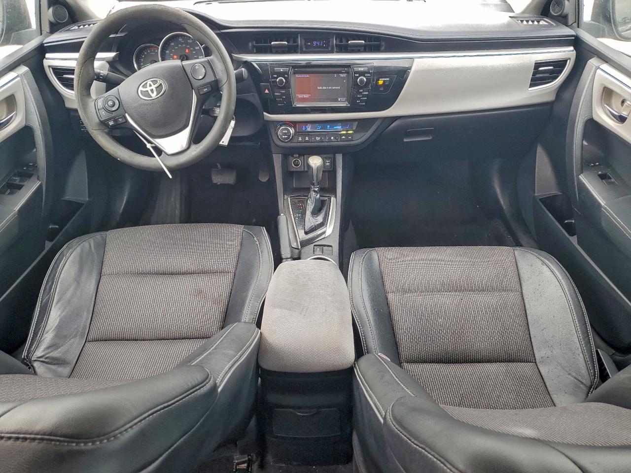 Toyota Corolla L Image 11