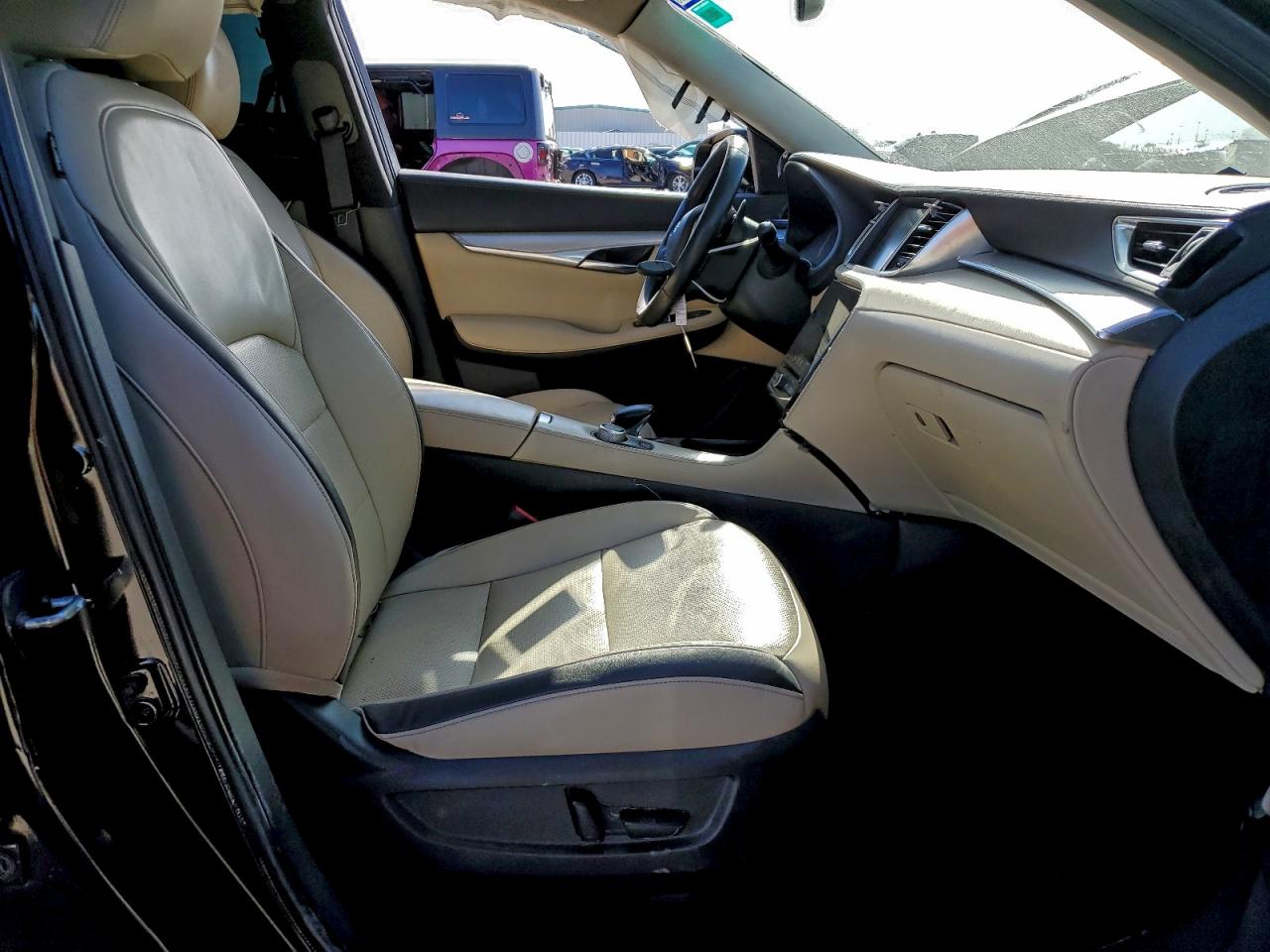 INFINITI Qx Essential Image 3