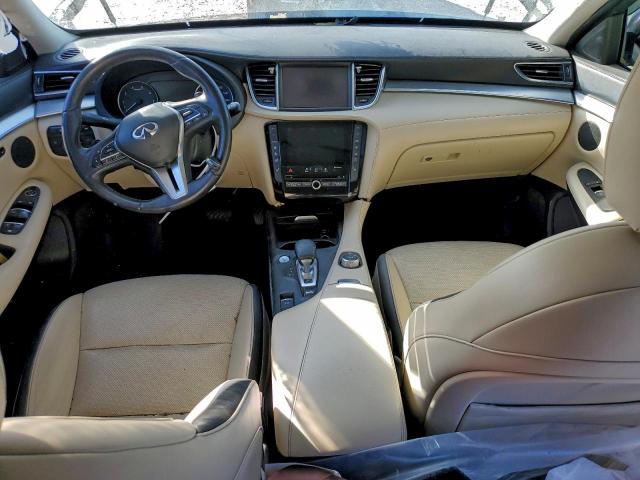 INFINITI Qx Essential Image 2