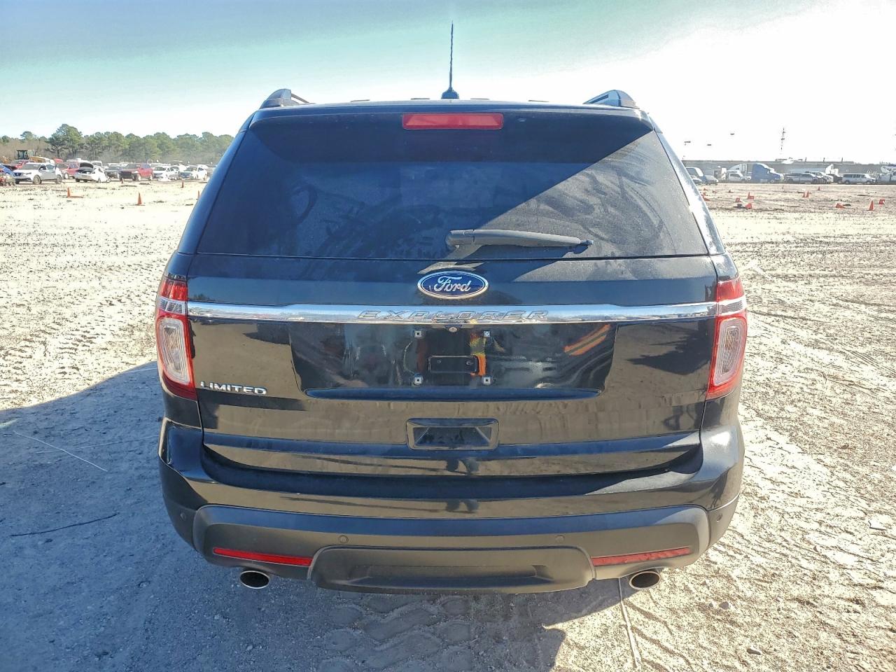 Ford Explorer Limited Image 3