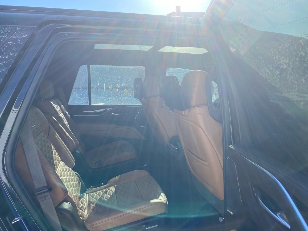 Cadillac Escalade Sport Image 9