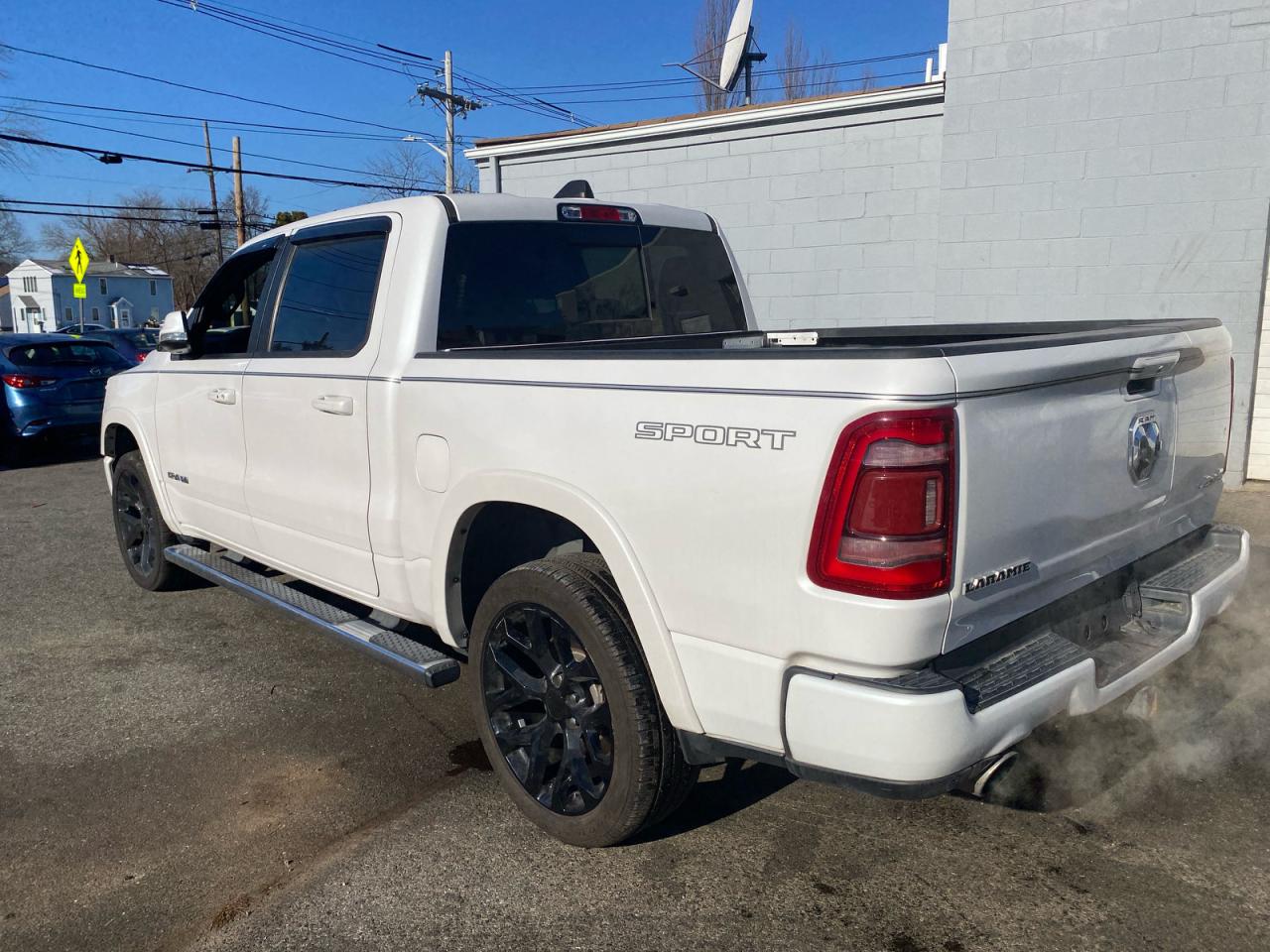 Ram 1500 Laramie Image 4