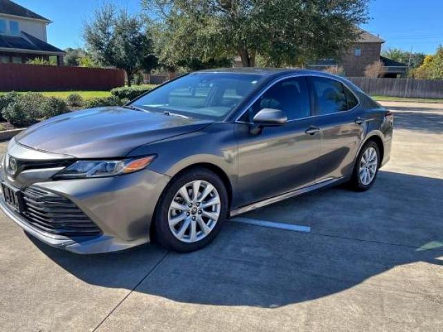 Toyota Camry Le Image 8