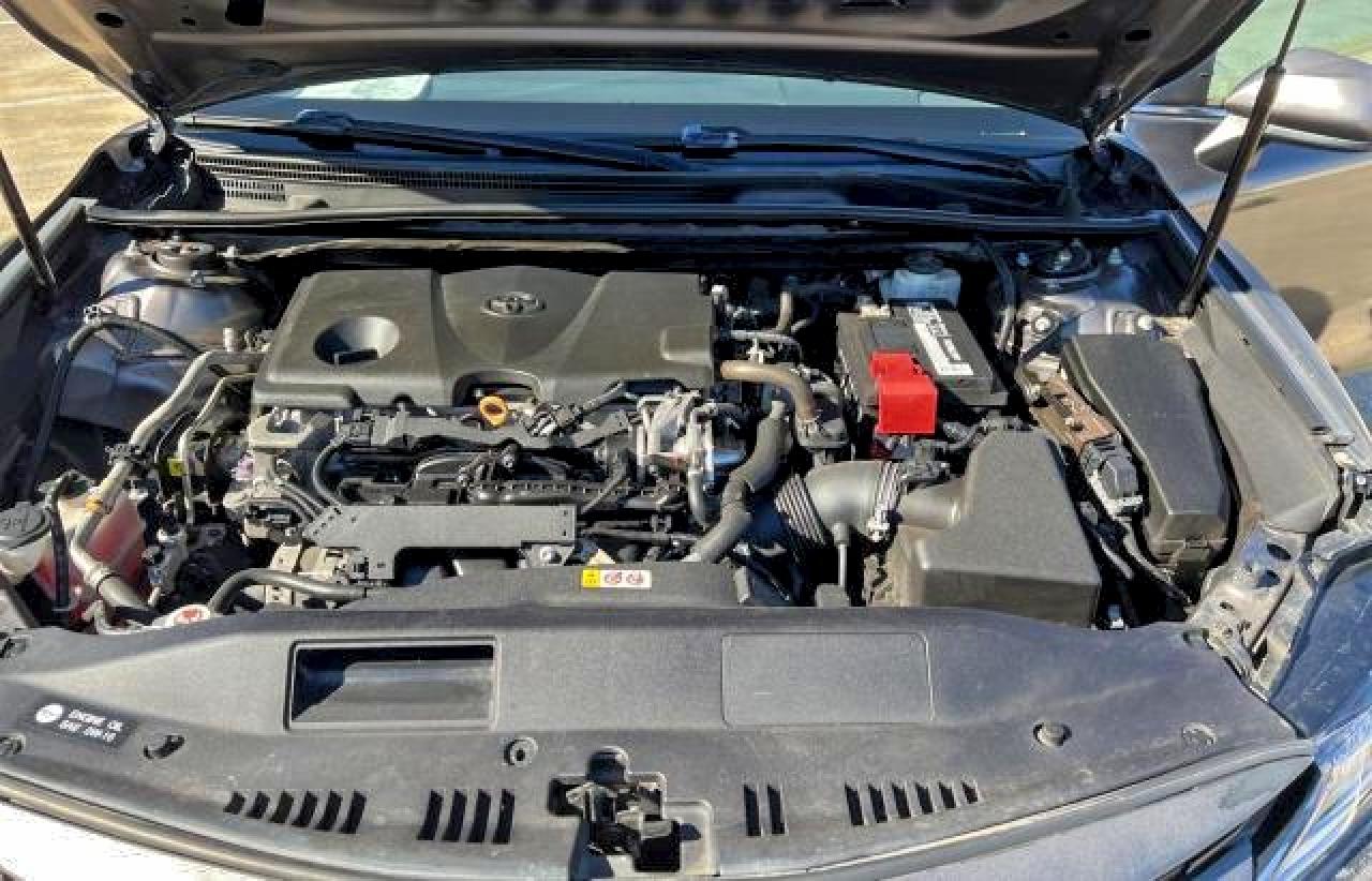 Toyota Camry Le Image 7