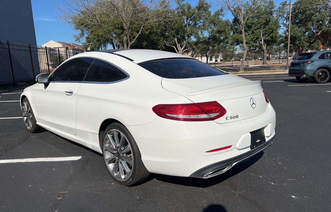 Mercedes-Benz C-Class 300 Image 4