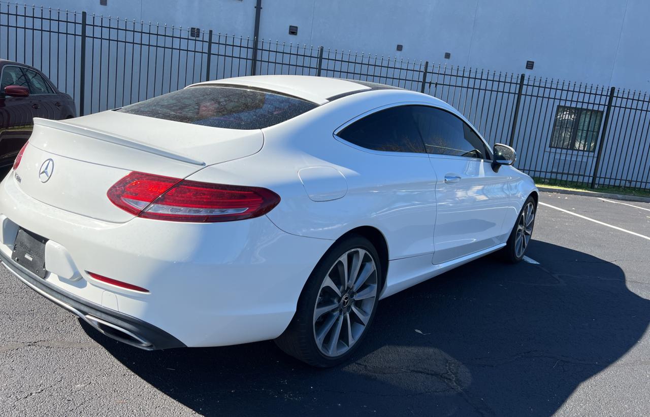 Mercedes-Benz C-Class 300 Image 10