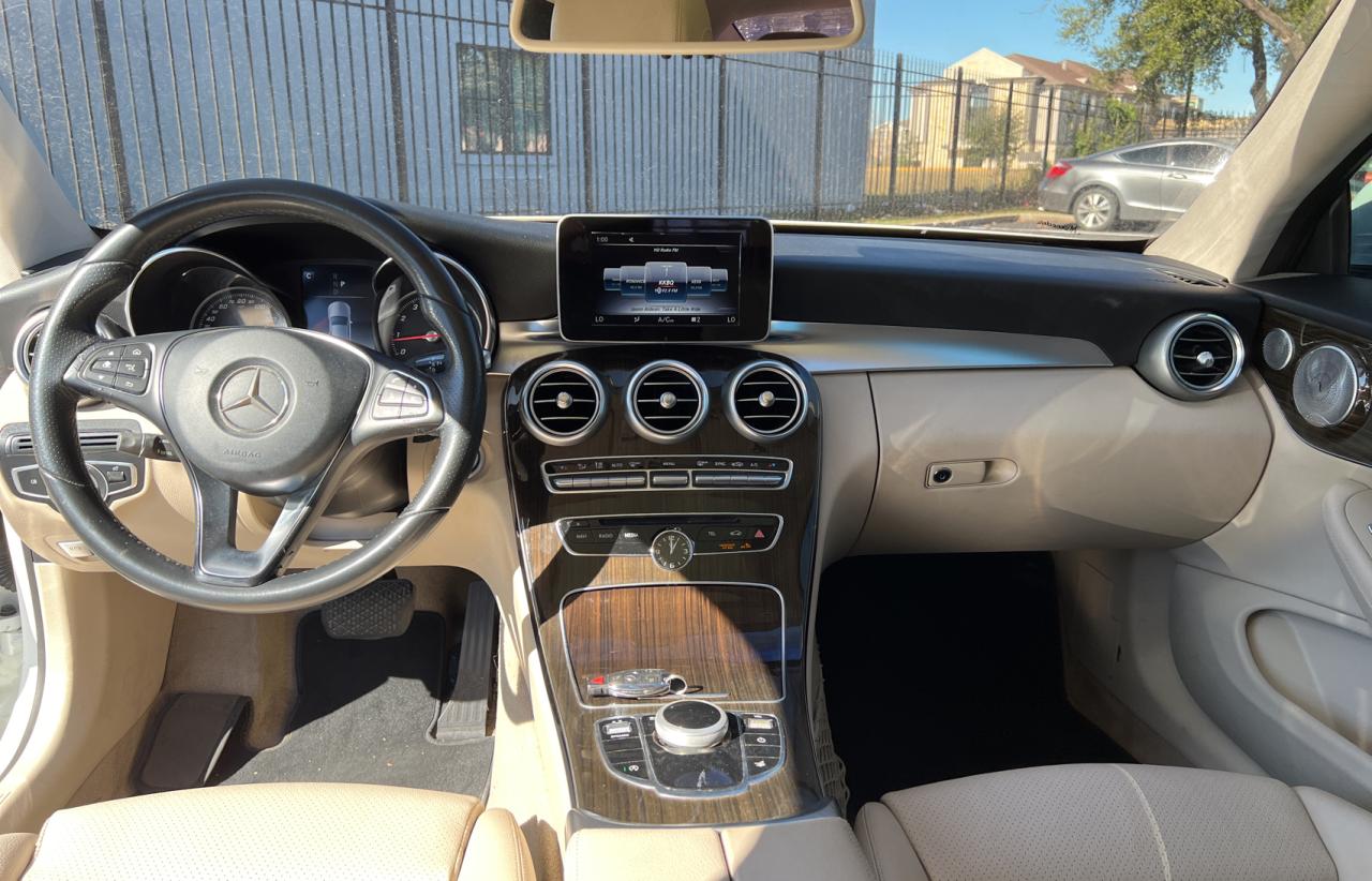 Mercedes-Benz C-Class 300 Image 6