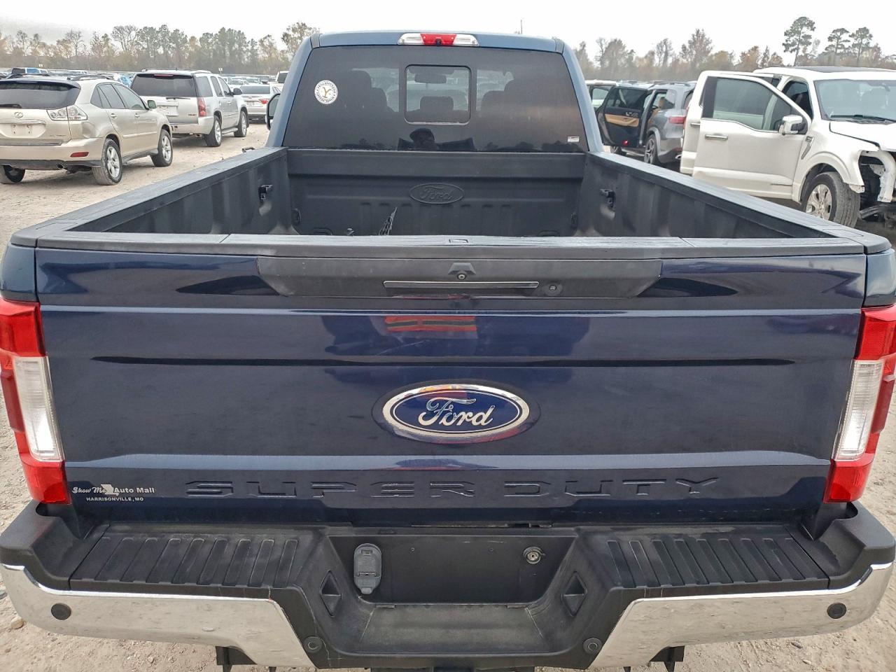 Ford F-350 Super Duty Image 11