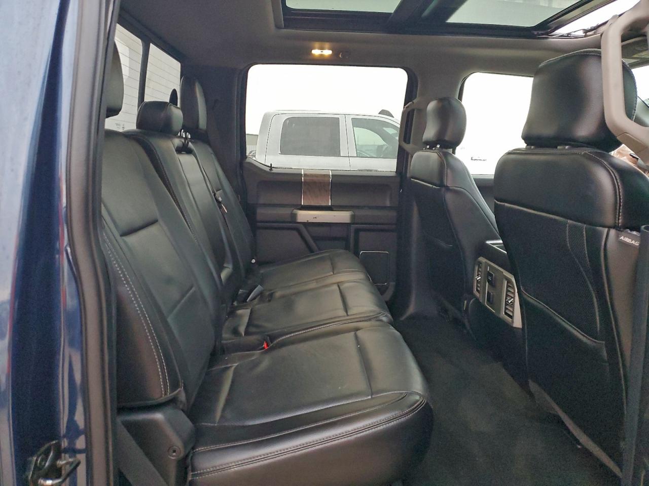 Ford F-350 Super Duty Image 6