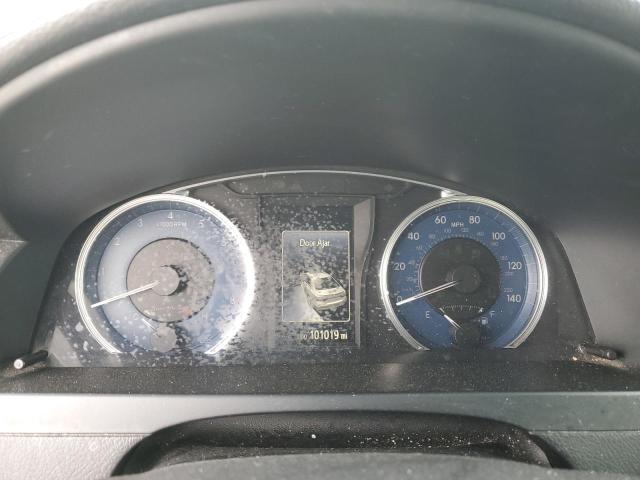 Toyota Camry Le Image 7