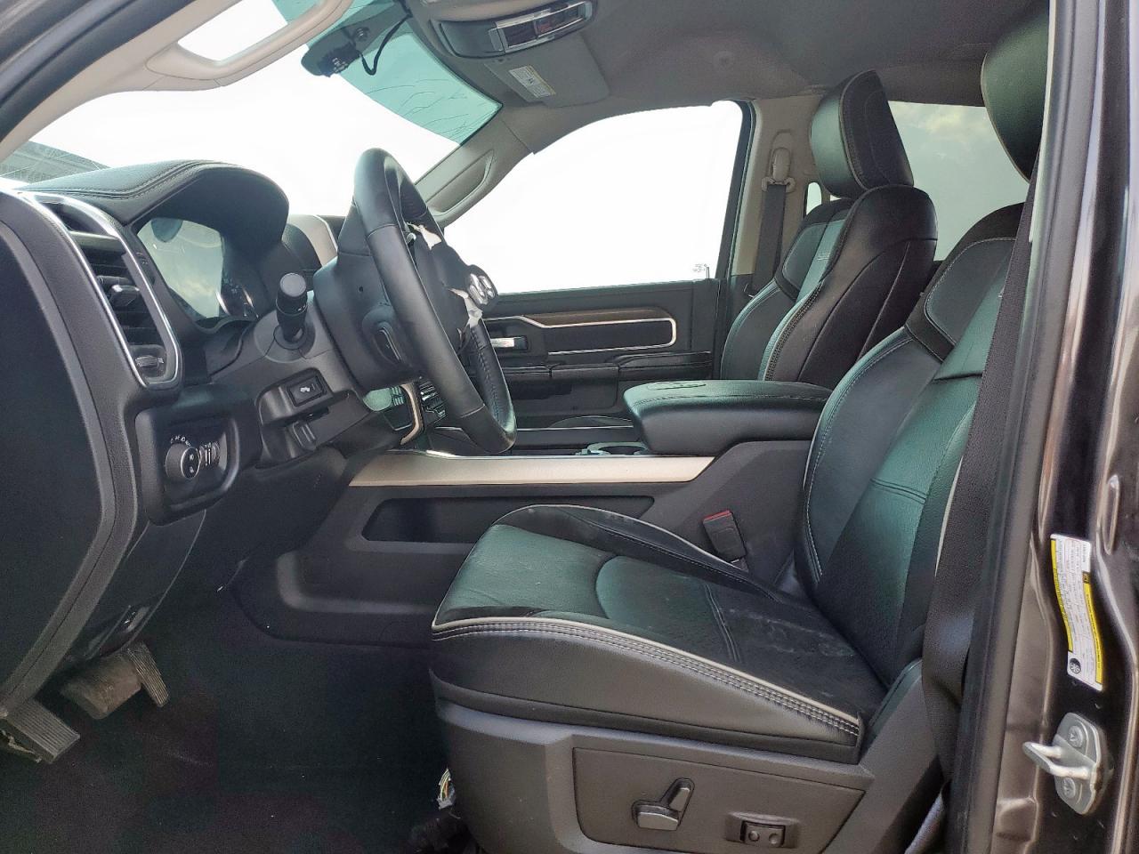 Ram 2500 Laramie Image 12