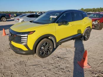  Salvage Nissan Kicks