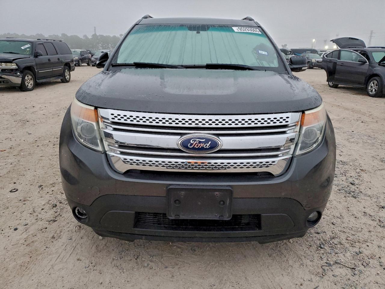Ford Explorer Xlt Image 6