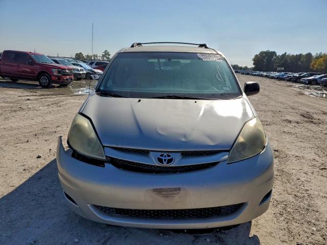 Toyota Sienna Ce Image 10