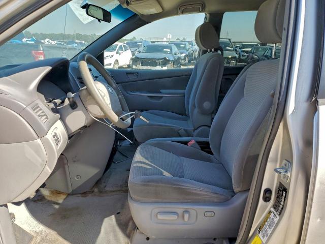 Toyota Sienna Ce Image 2