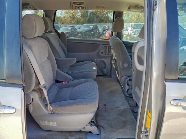 Toyota Sienna Ce Image 8