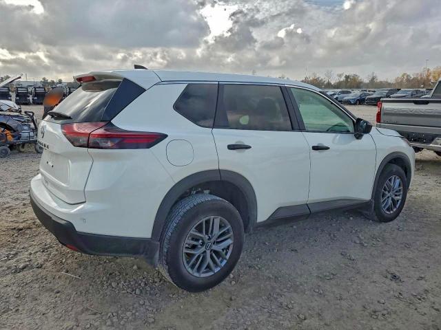 Nissan Rogue S Image 2