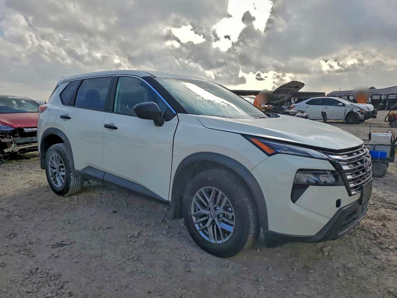 Nissan Rogue S Image 3