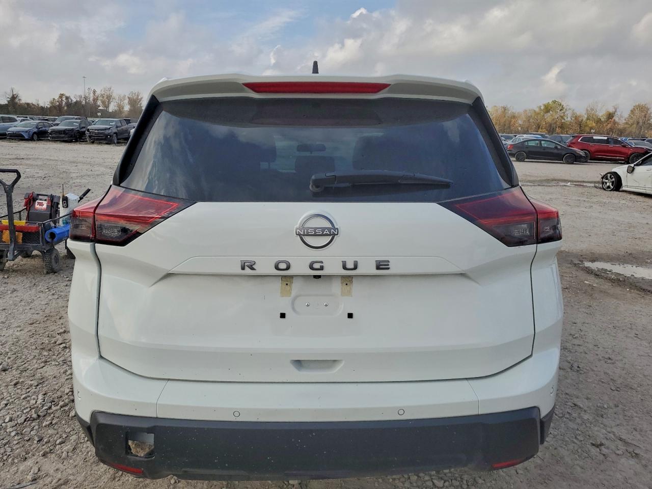 Nissan Rogue S Image 5
