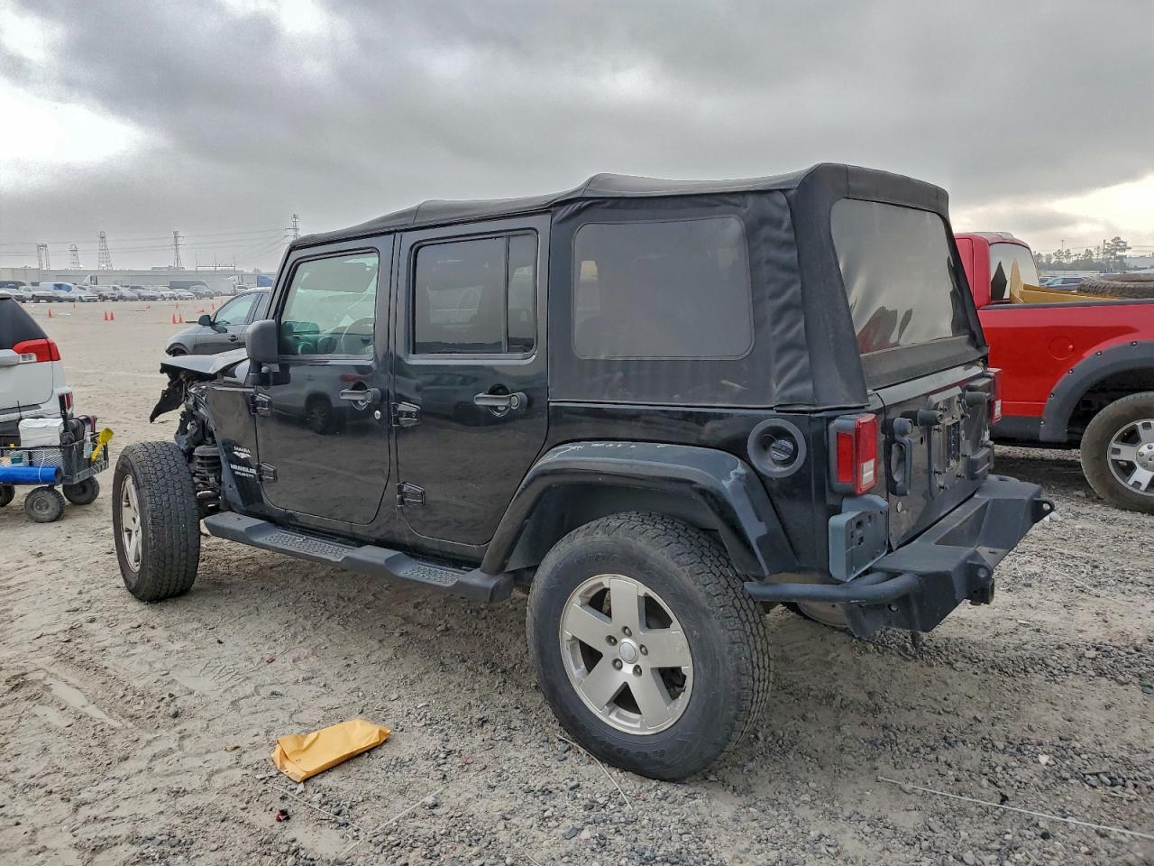 Jeep Wrangler Sahara Image 12