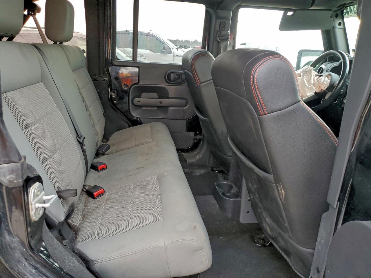 Jeep Wrangler Sahara Image 8