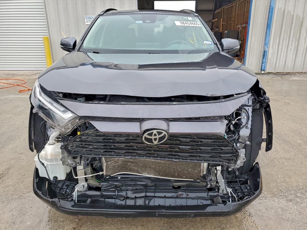 Toyota RAV4 Xle Image 3