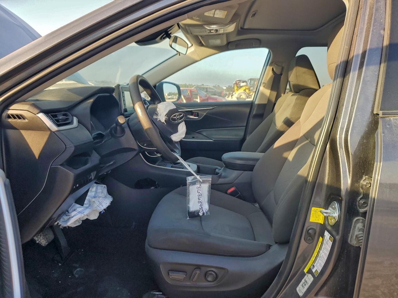 Toyota RAV4 Xle Image 8