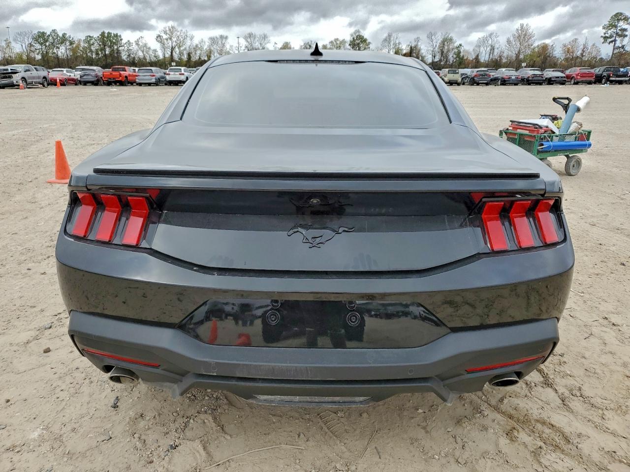 Ford Mustang Image 6