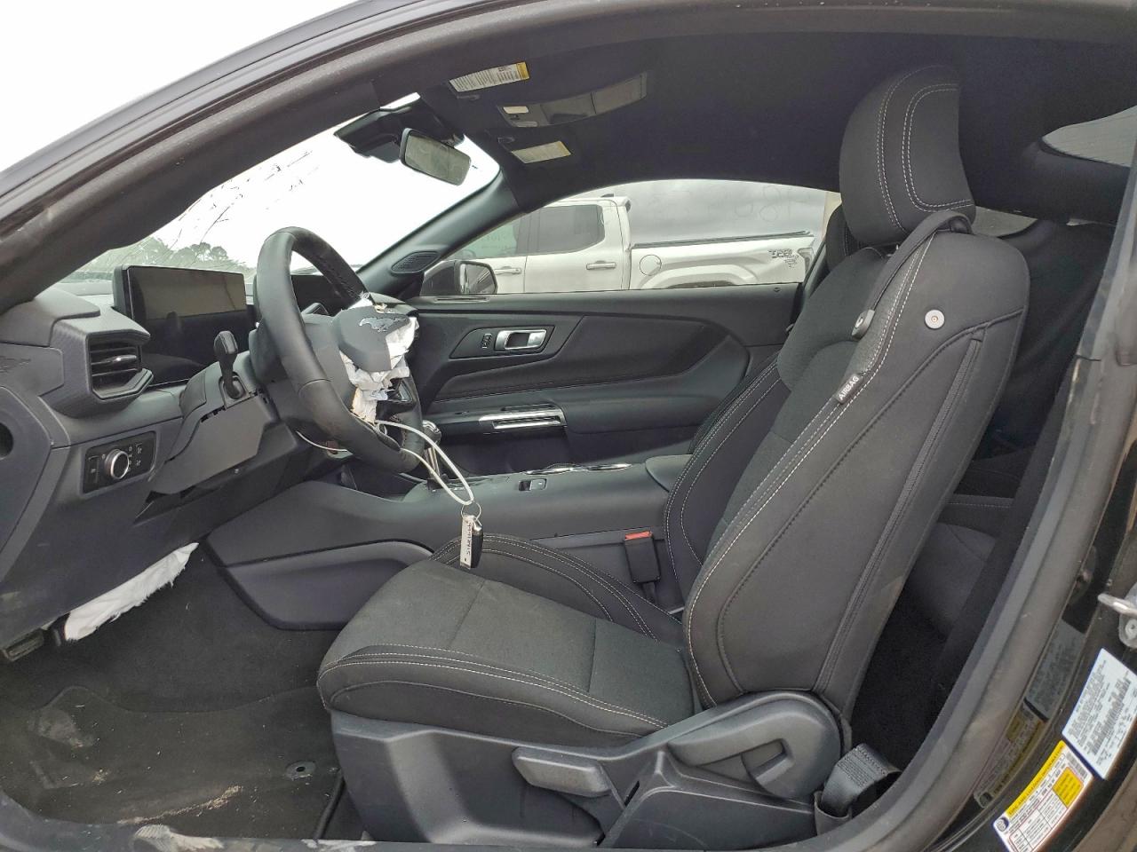 Ford Mustang Image 3