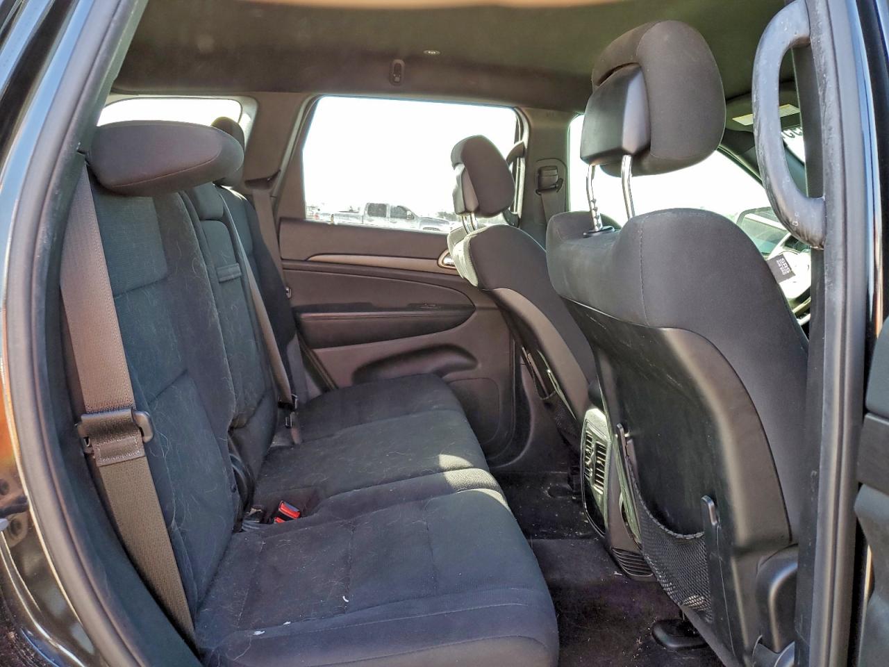 Jeep Grand Cherokee Laredo Image 11