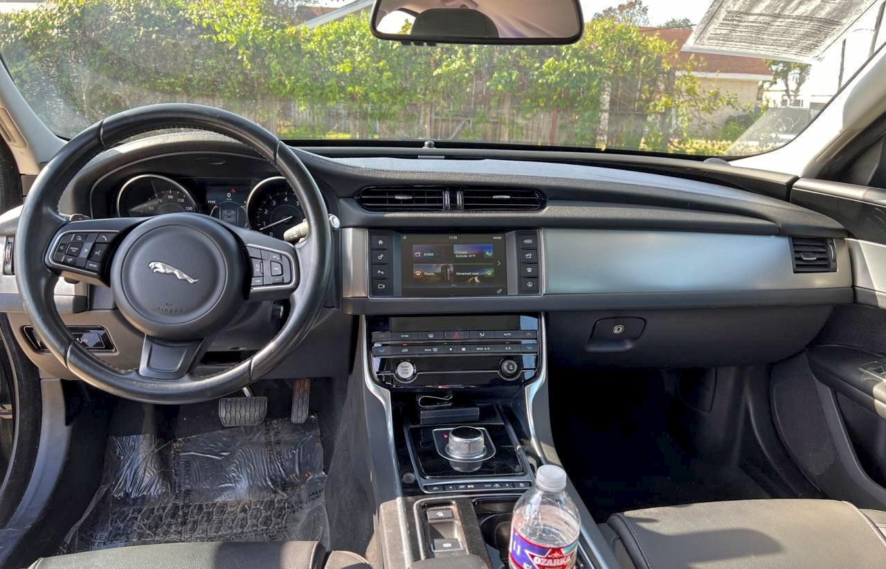 Jaguar XF Premium Image 8