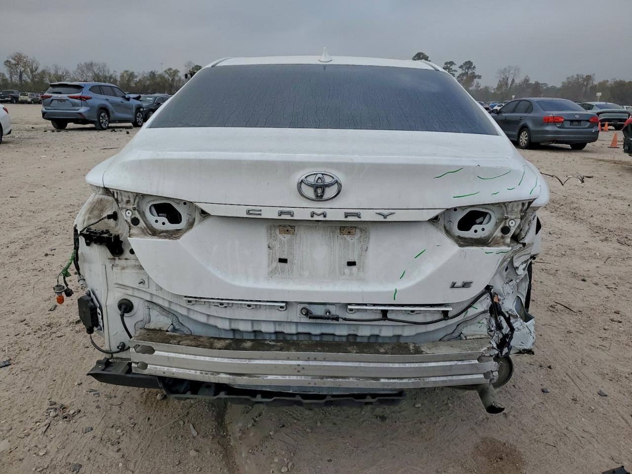 Toyota Camry L Image 6
