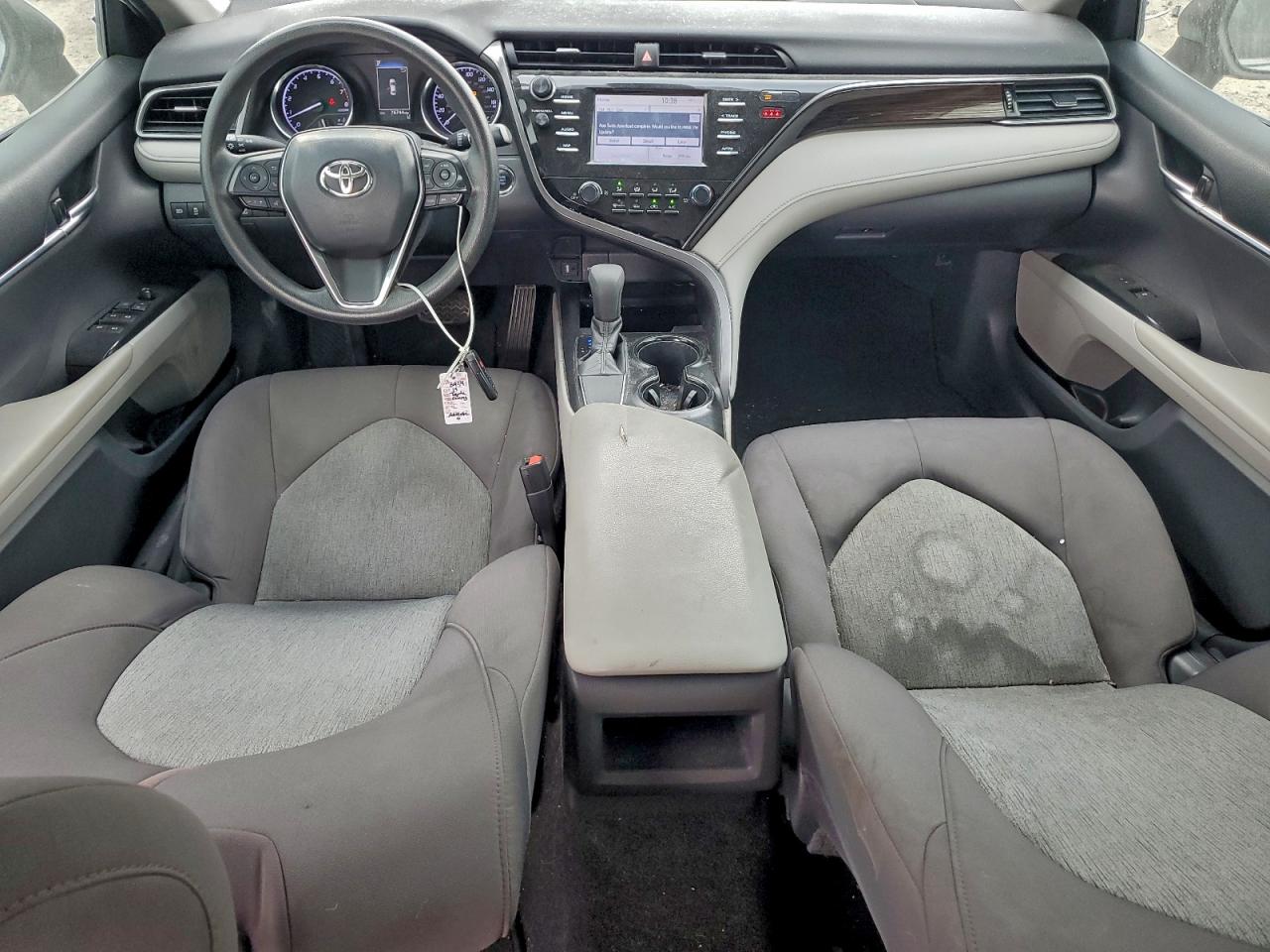 Toyota Camry L Image 9