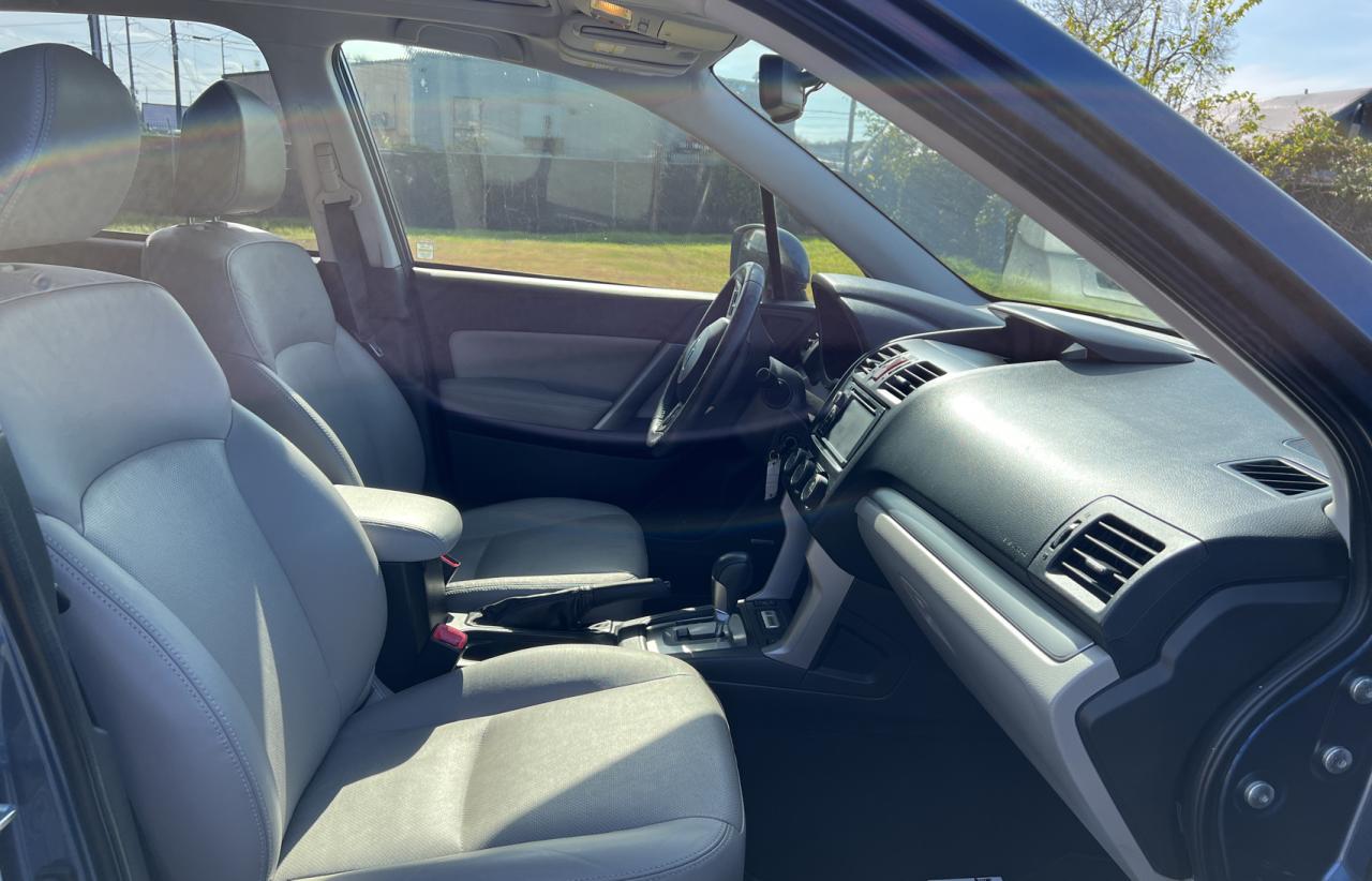 Subaru Forester 2.5i Touring Image 2