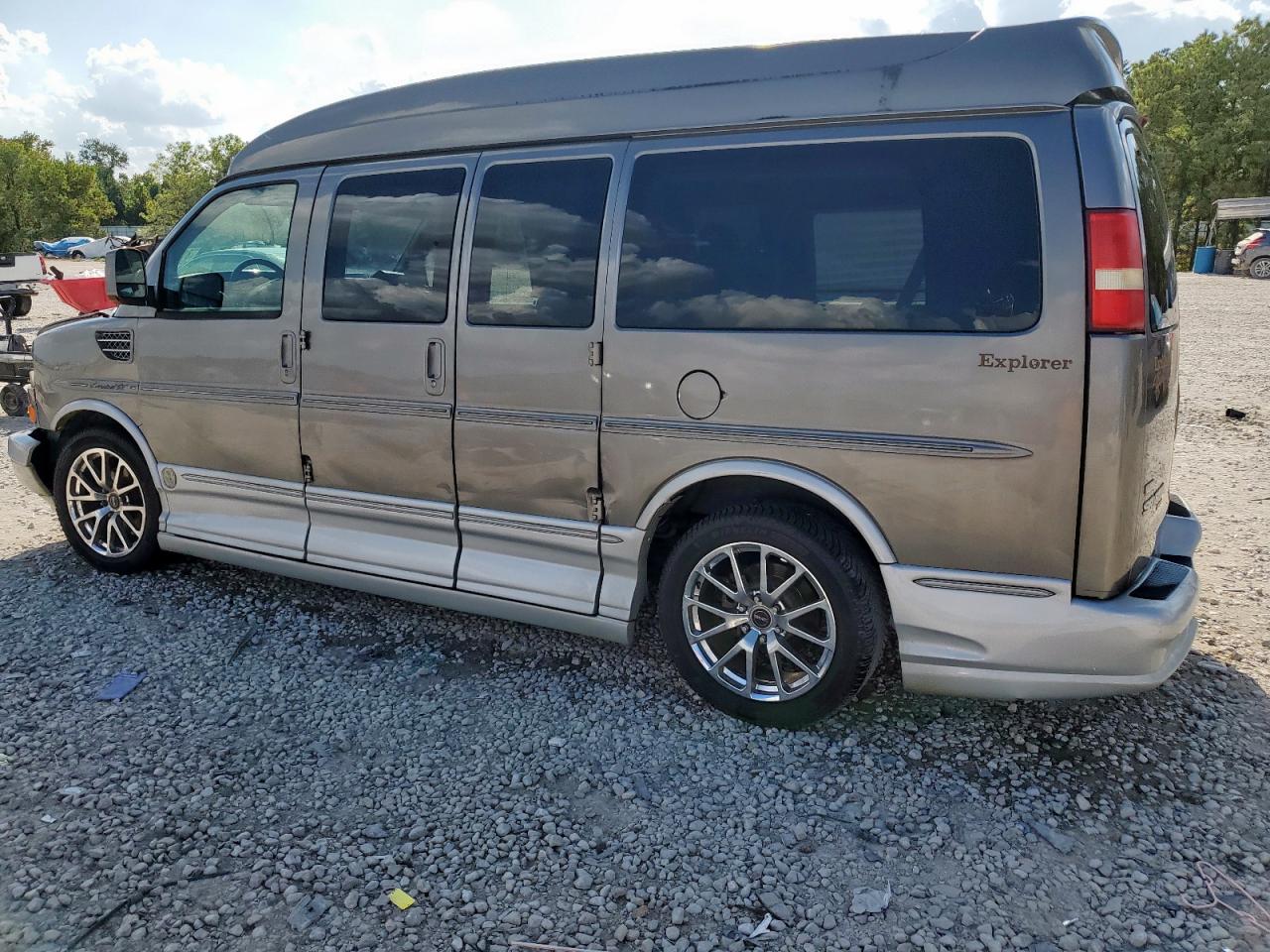GMC Savana Rv G1500 3lt Image 2