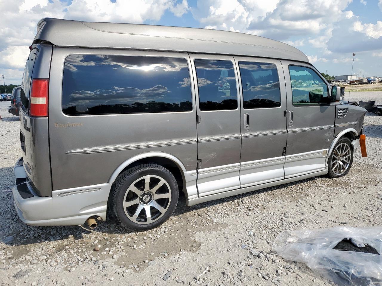 GMC Savana Rv G1500 3lt Image 11
