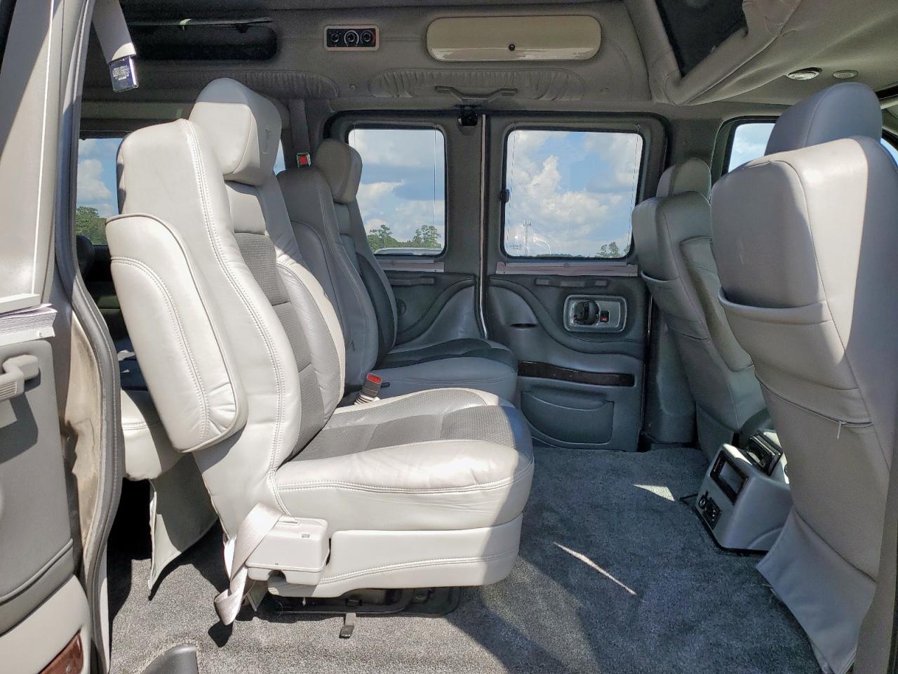 GMC Savana Rv G1500 3lt Image 6