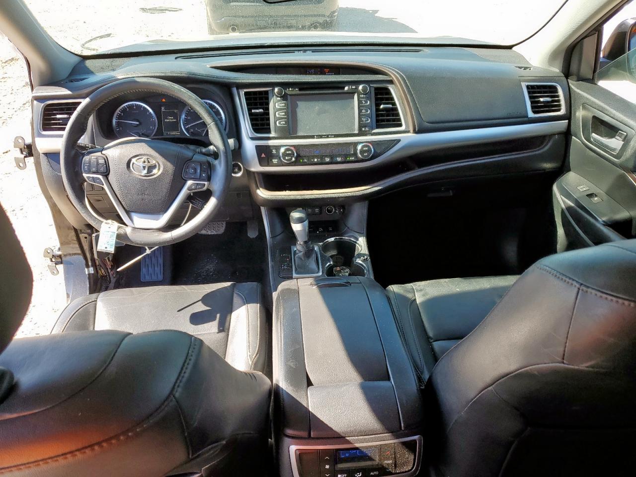 Toyota Highlander Se Image 8