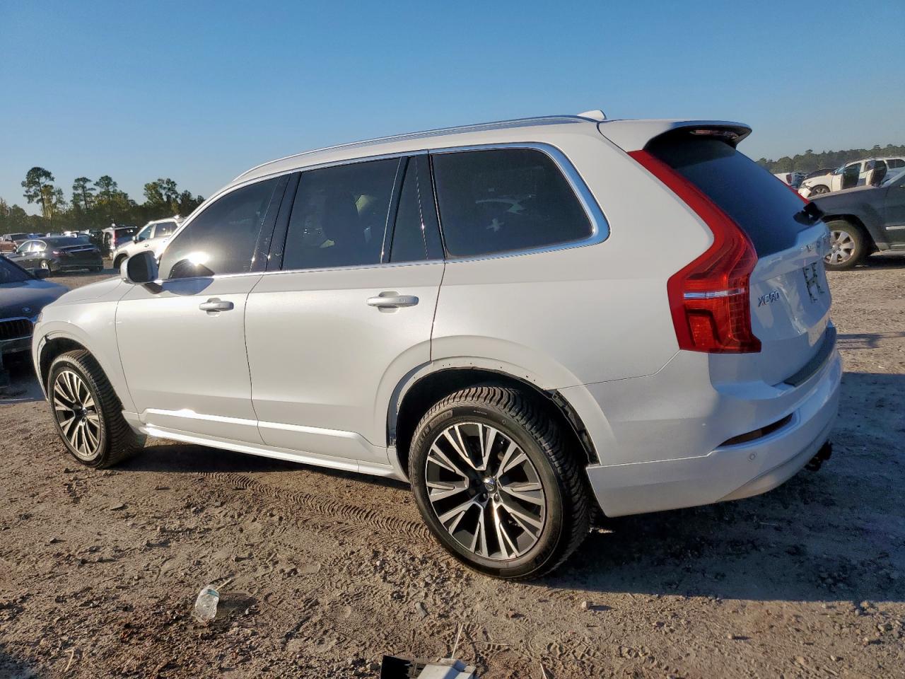 Volvo XC90 T5 Momentum Image 2