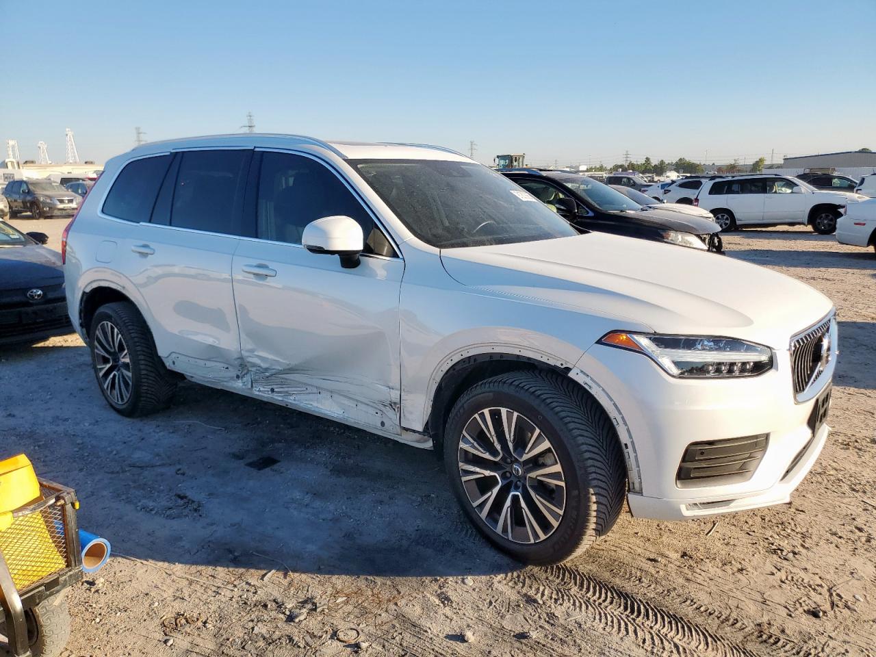 Volvo XC90 T5 Momentum Image 3