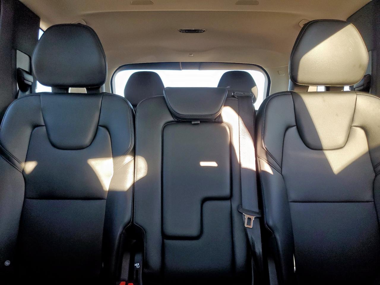 Volvo XC90 T5 Momentum Image 10