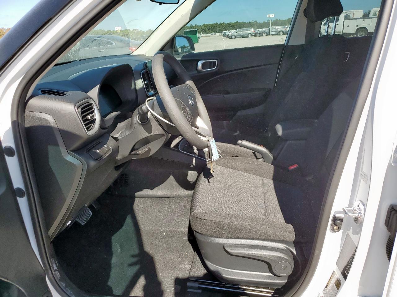 Hyundai VENUE Se Image 6