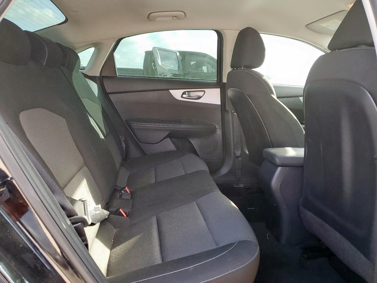 Kia Forte Fe Image 7