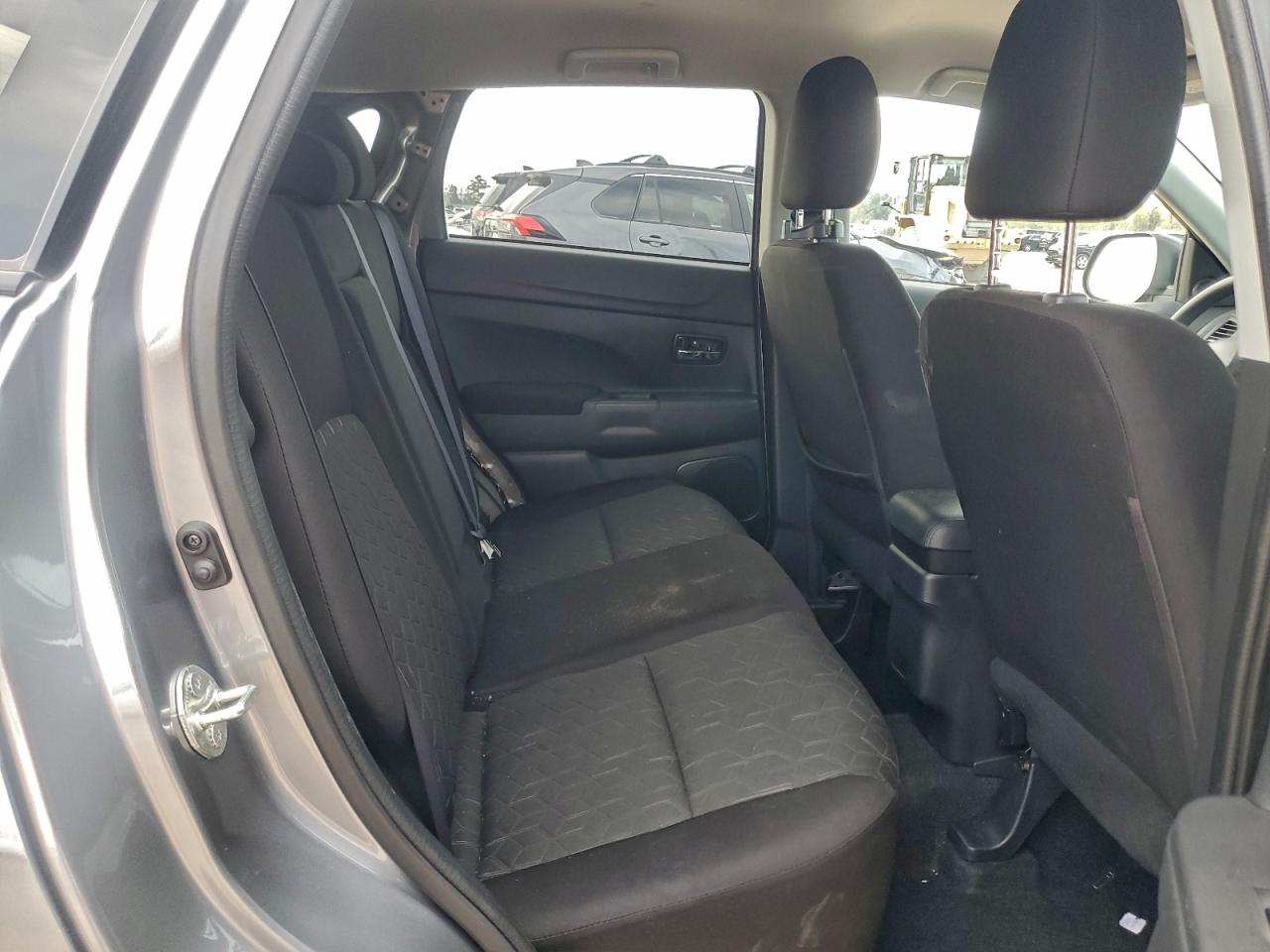 Mitsubishi Outlander Es Image 11