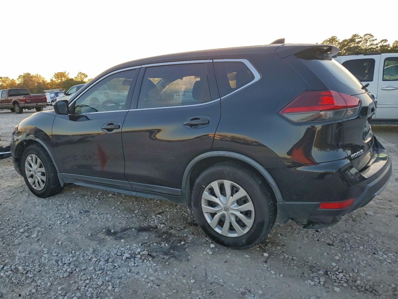 Nissan Rogue S Image 7
